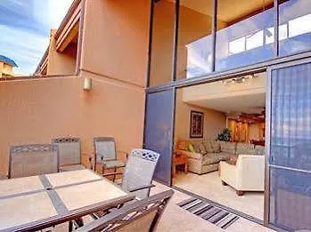להיינה Kahana Villa